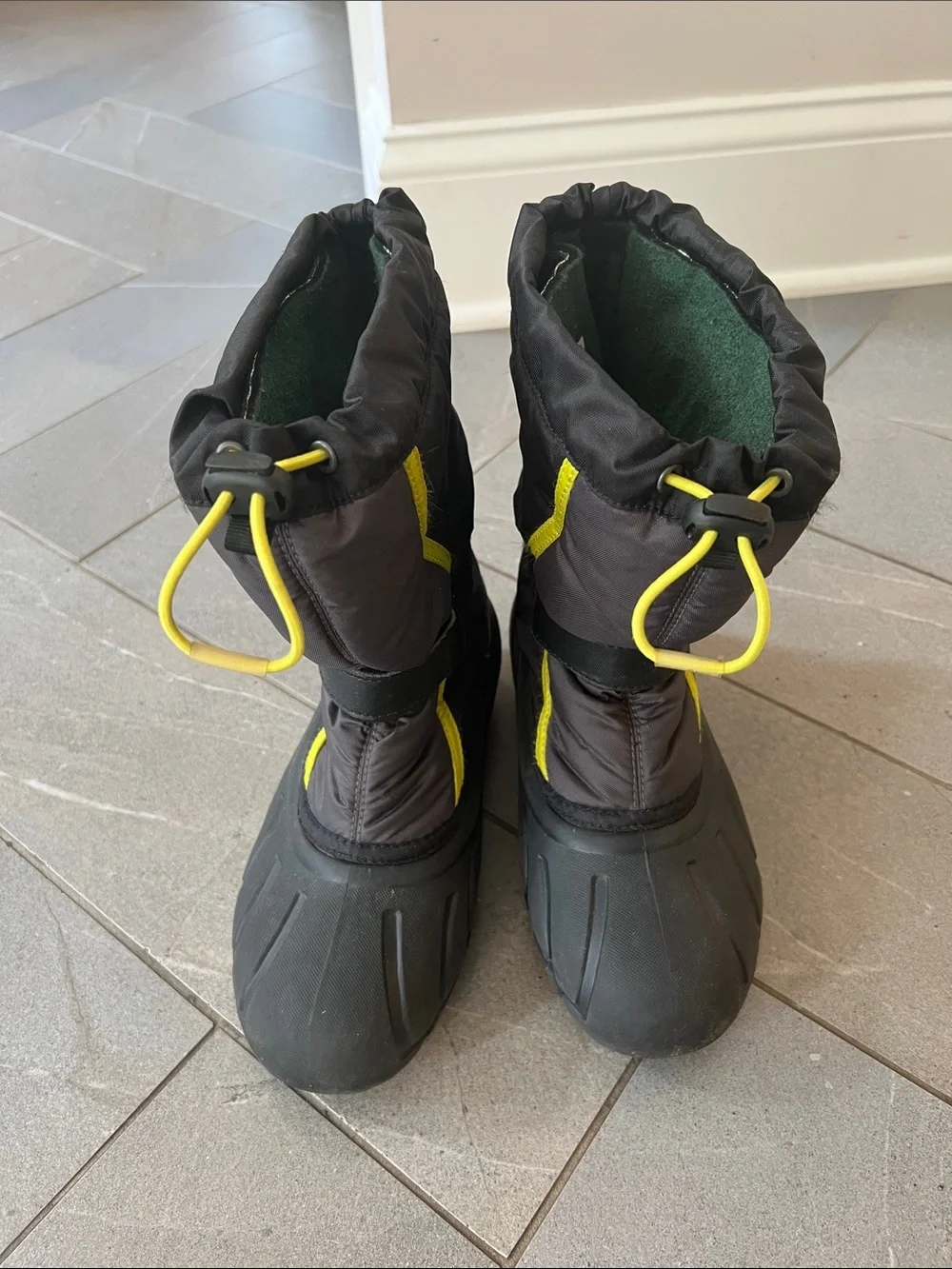 SOREL Flurry Padded Drawstring Snow Winter Weather Boot Youth 5 Black Neon Green